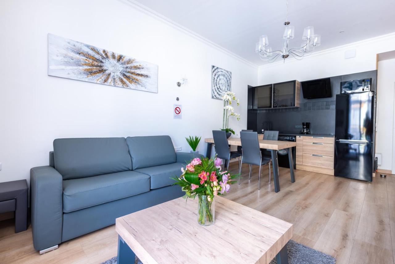 Sunny And Modern Baquis Flat Apartment Nice Exterior photo