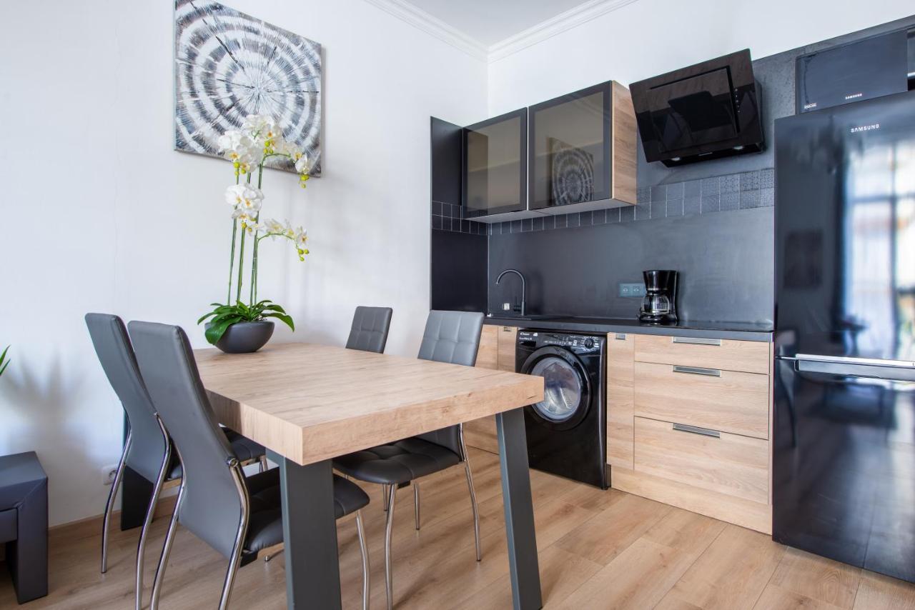 Sunny And Modern Baquis Flat Apartment Nice Exterior photo